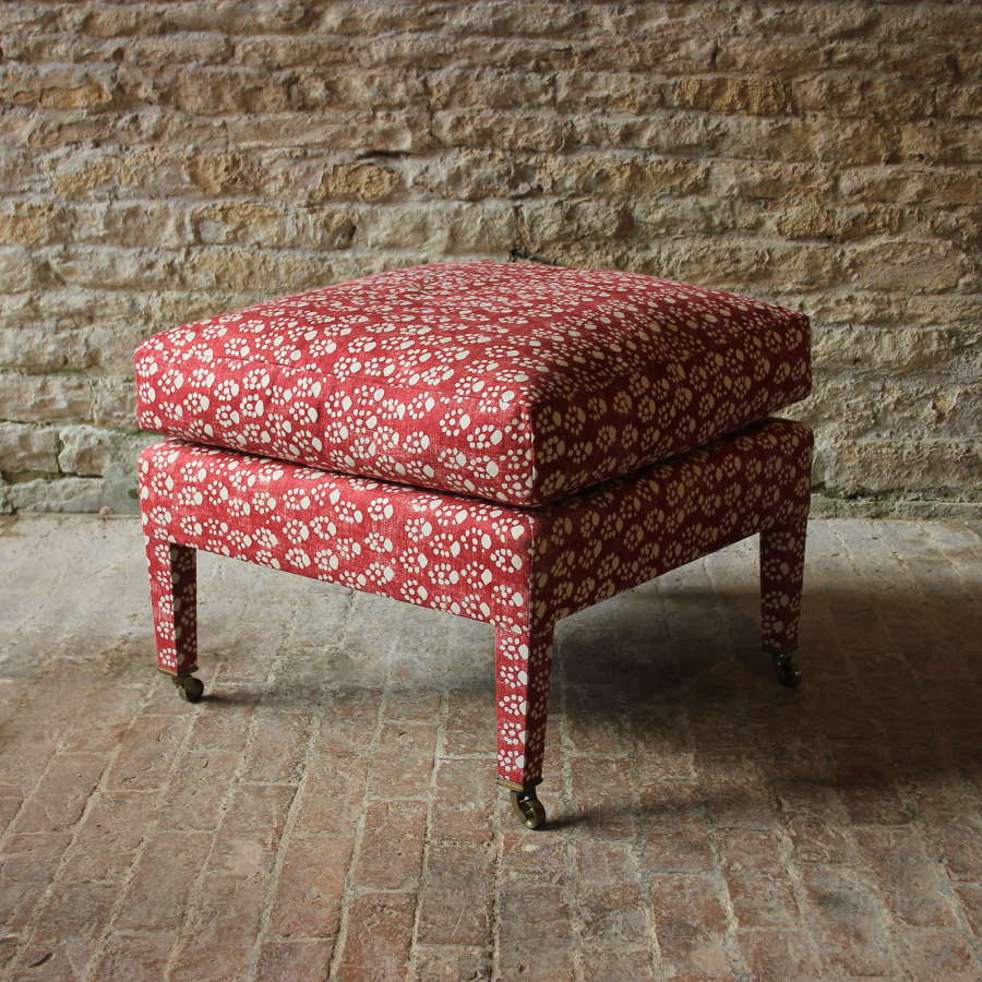 Stools & Ottomans