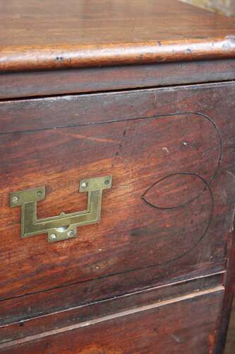 Rare 19th century Campain chest retaining its Documentation